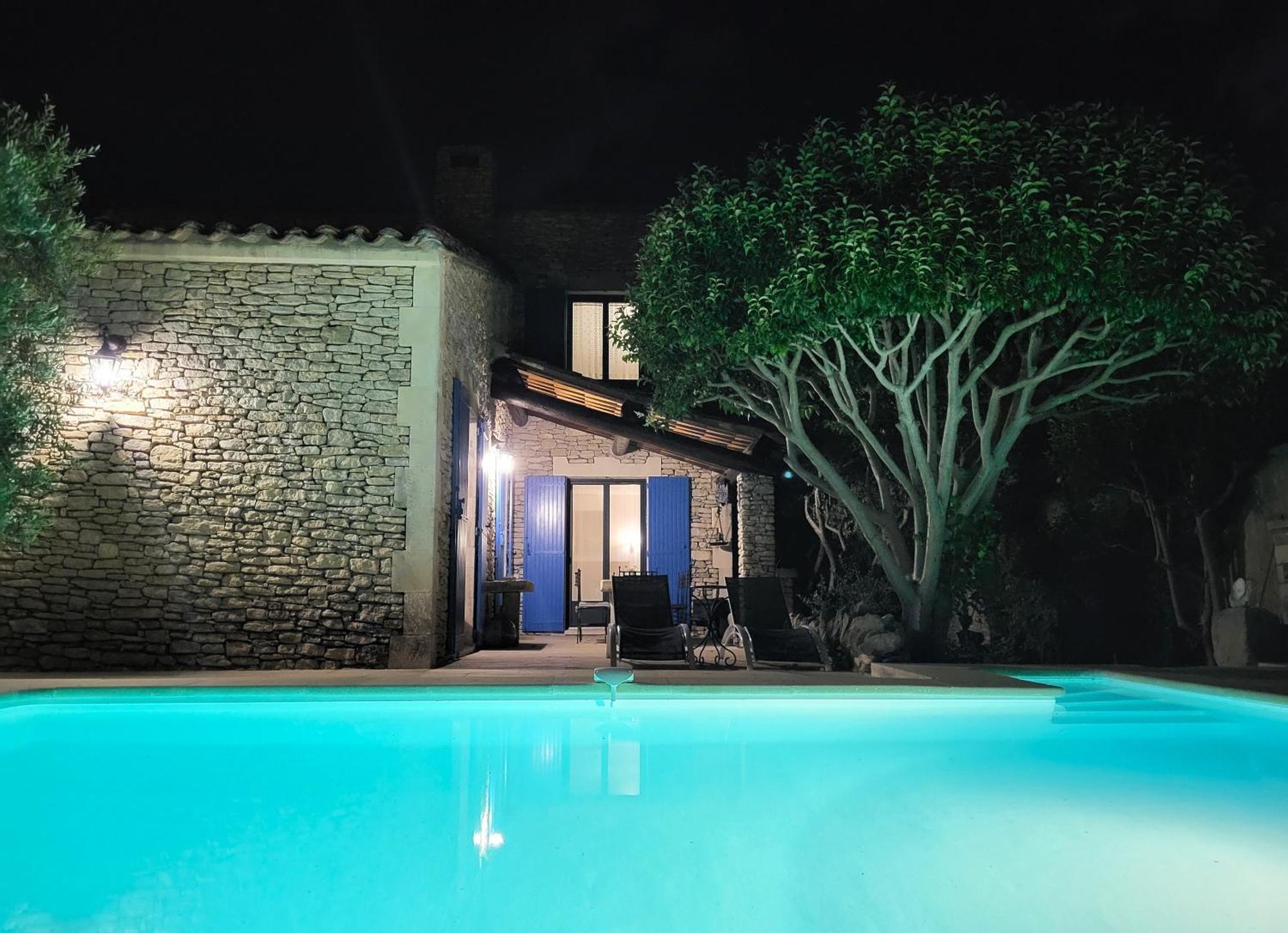 "La Massette Du Cheval Blanc" Villa De Caractere En Pierre L'Isle-sur-la-Sorgue Luaran gambar