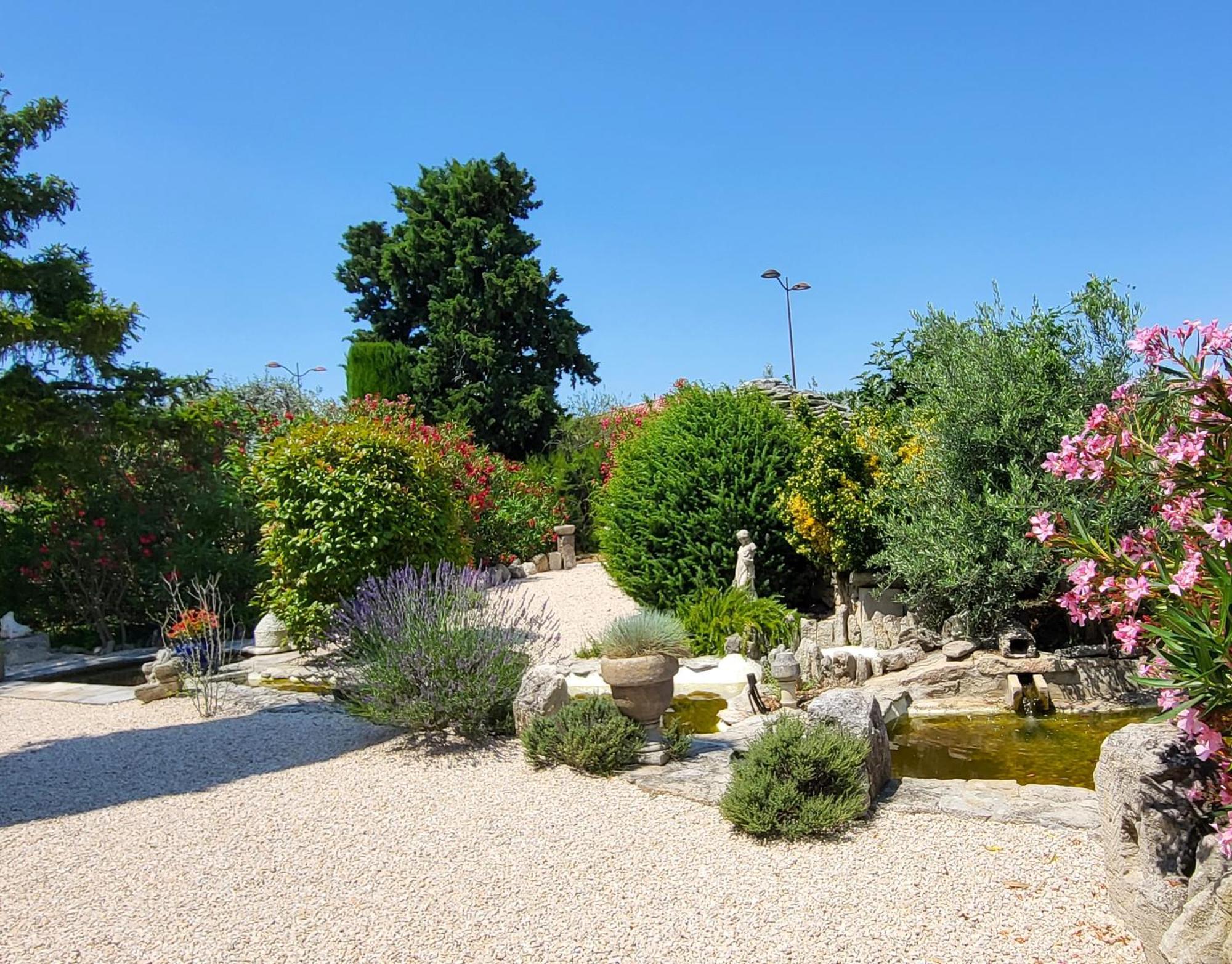 "La Massette Du Cheval Blanc" Villa De Caractere En Pierre L'Isle-sur-la-Sorgue Luaran gambar